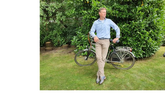 Bestuurder Stéphanos stapt in schoenen vrijwilligers