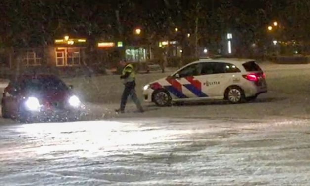 Politie deelt boete uit van 400 euro voor sneeuwdriften op marktterrein (filmpje)