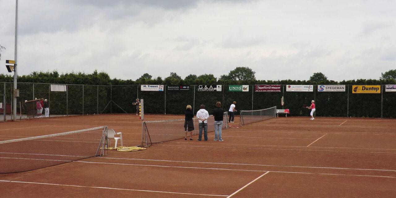 Tennisvereniging Staphorst biedt jeugd mogelijkheid tot buitensport