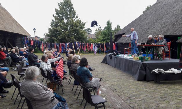 Sinds lange tijd weer klederdrachtveiling bij Museum Staphorst