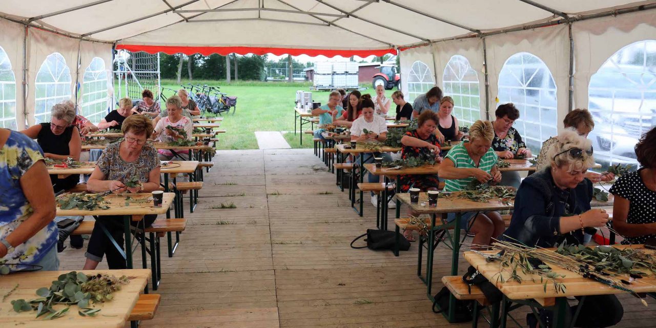 Bloemschikken in de feestweek, een foto verslag door Harm Hoeve