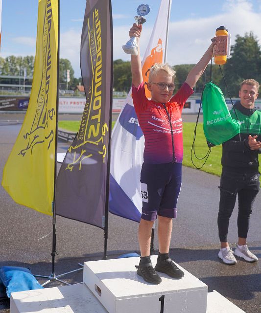 Staphorster skeeleraars gehuldigd door Reggeborgh schaatsers