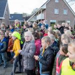 Unieke verkeersborden vragen in Punthorst snelheid te matigen
