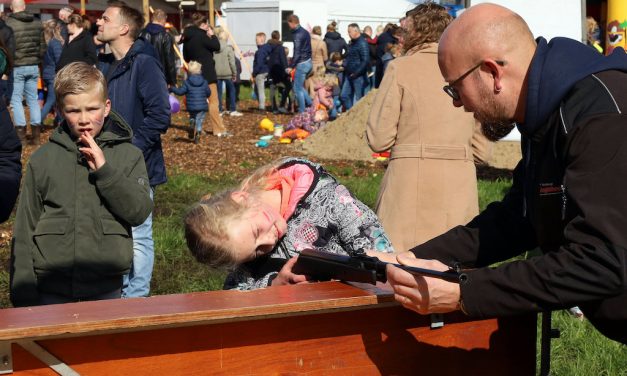 Koningsdag Kinderspelen en meer in Rouveen door Harm Hoeve