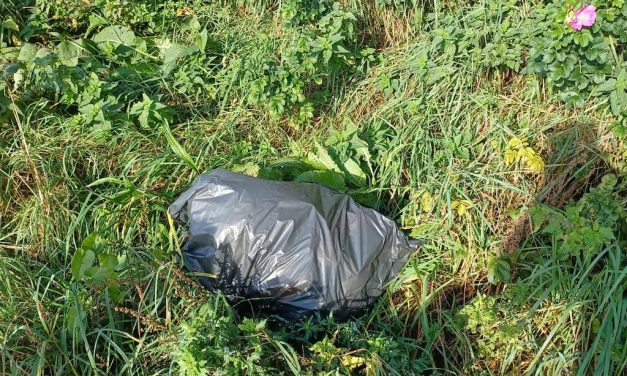 Afval gedumpt bij de heuveltjes