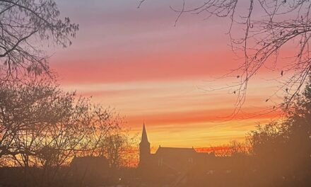 De zon staat op, maakt de morgen wakker