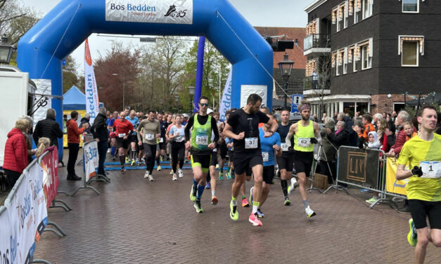 Danny Koppelman oppermachtig bij liv halve marathon van Nieuwleusen