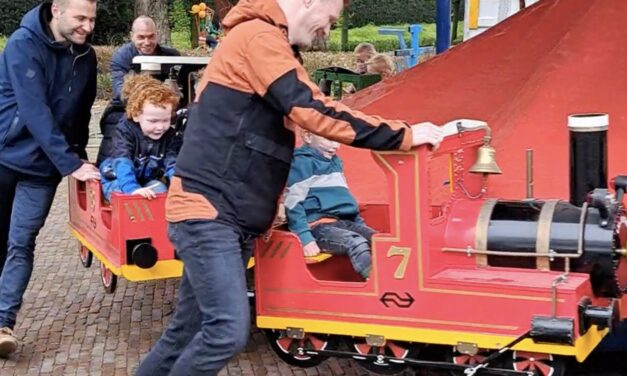 Papa’s drijven draaimolen op de markt aan