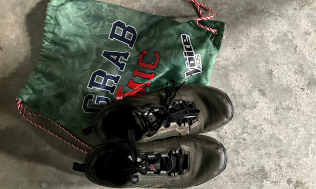 Rugzak met sportschoenen gevonden