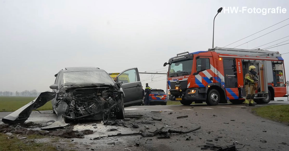 Twee gewonden bij ongeval tussen tractor en auto op kruising Spoordijk/Scholenweg