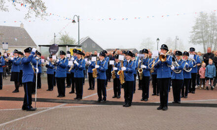 Aubade op Kerkplein Rouveen (foto’s)