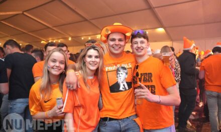 Groot feest tijdens ‘Fout Oranje Feest’ in Staphorst (Foto’s)