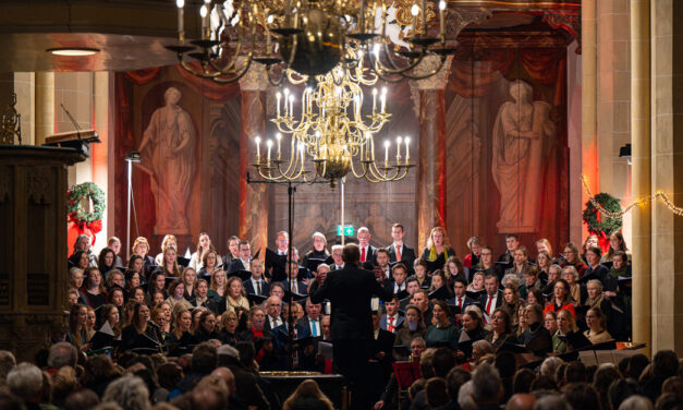 ProjectkoorNL o.l.v. Harm Hoeve geeft concert in Grote Kerk Hasselt.