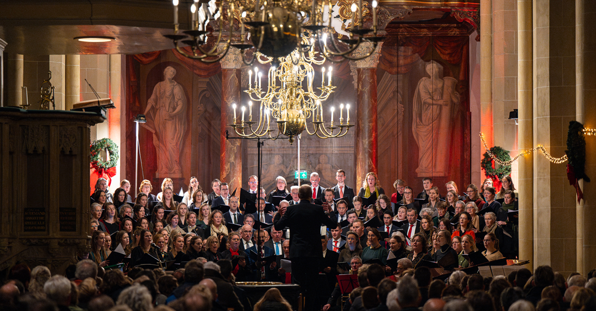 ProjectkoorNL o.l.v. Harm Hoeve geeft concert in Grote Kerk Hasselt.