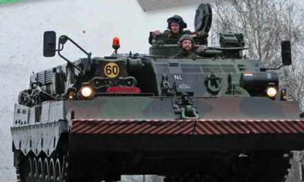 Defensie test rupsvoertuig op Staphorster klei