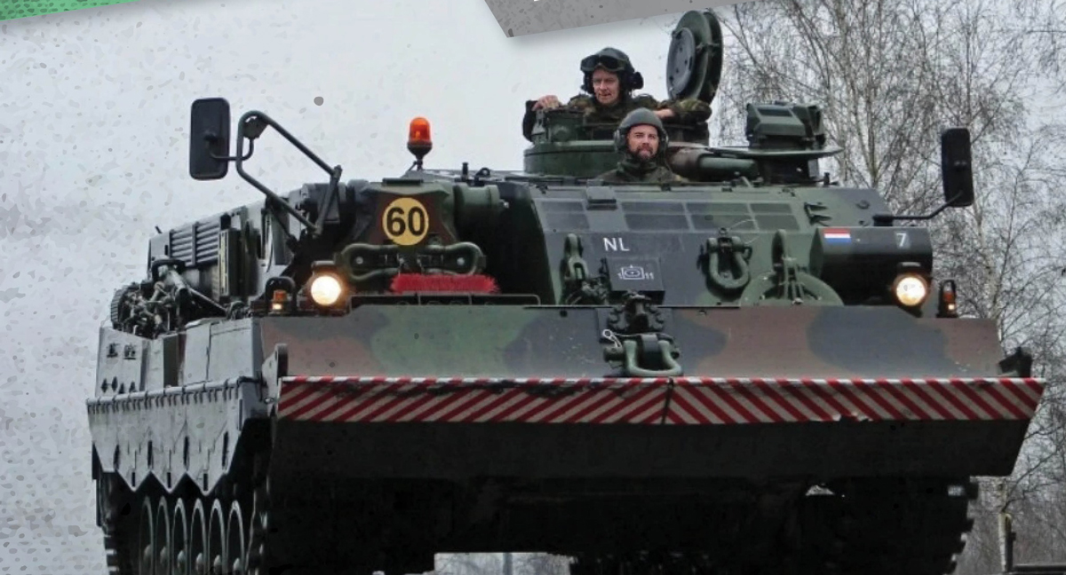 Defensie test rupsvoertuig op Staphorster klei