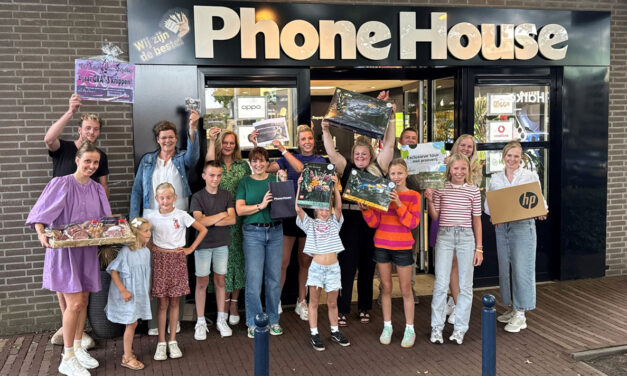 Uitreiking 10 hoofdprijzen feestelijke voorjaarsactie Staphorst-Rouveen
