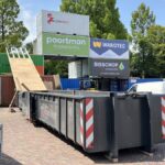 Reuring op marktplein, SAS-week in opbouw
