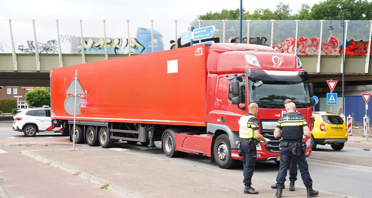 Meisje gewond bij aanrijding met vrachtwagen op Diek