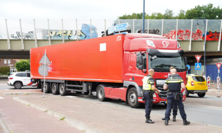 Meisje gewond bij aanrijding met vrachtwagen op Diek
