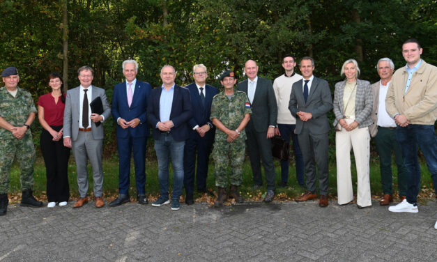 Tweede Kamerleden bezoeken Staphorst en munitieopslag