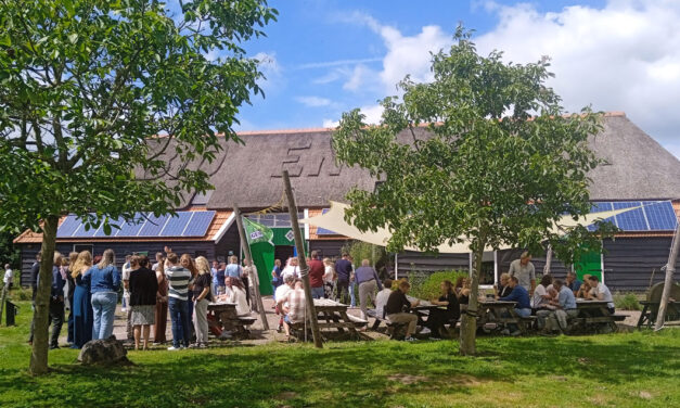 Veldschuur viert 20-jarig bestaan met feestelijk evenement: ‘Omarm de Veldschuur’