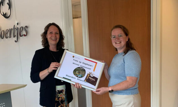 Caroline Seegers wint dinercheque bij Boertjes Makelaardij & Hypotheken