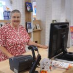 Frouwke Schaaf neemt na ruim twintig jaar afscheid van de Bibliotheek Staphorst