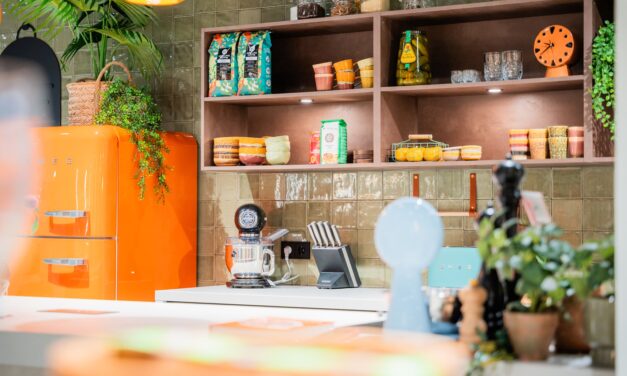 Boer Staphorst opent nieuwe kookwinkel met feestelijke openingsweek