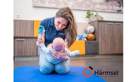 Van huilen naar glimlachen: Hoe kinderfysiotherapie rust brengt bij (huil-)baby’s