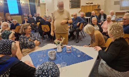 Gezellige middag Zonnebloem afd. Staphorst met Jan Menger, deskundige Antiek en Curiosa