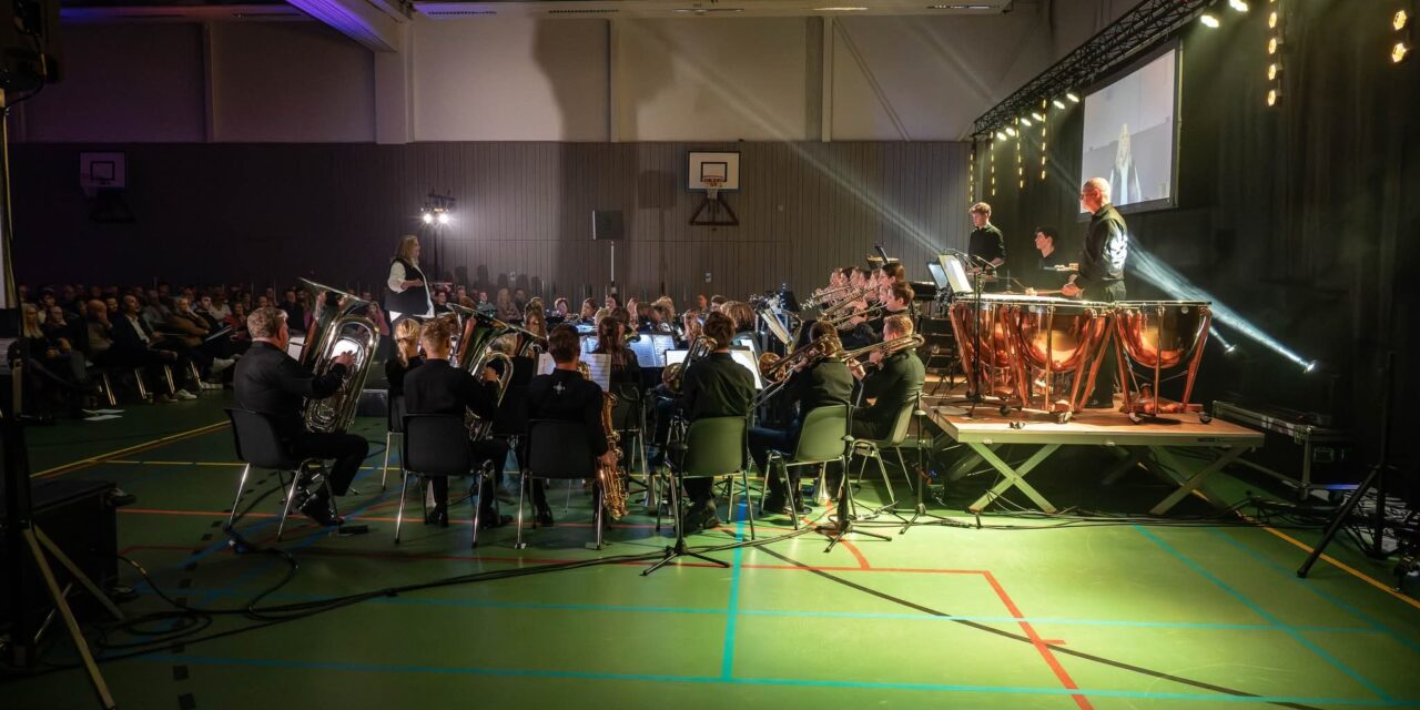 Maestro-concert CMV Prinses Margriet zorgt voor volle zaal en muzikale strijd in Rouveen