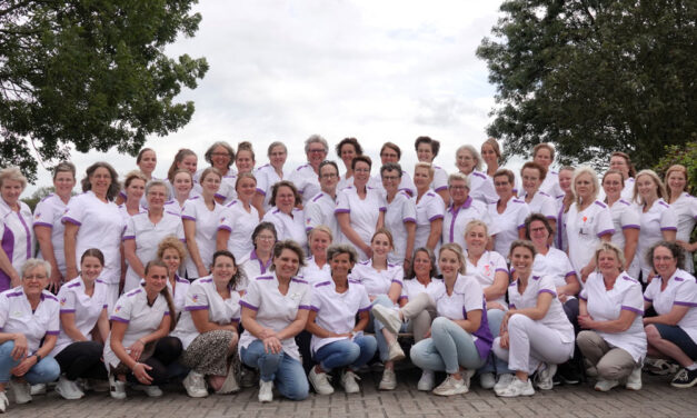 Eindejaarsgroet en groepsfoto Carinova