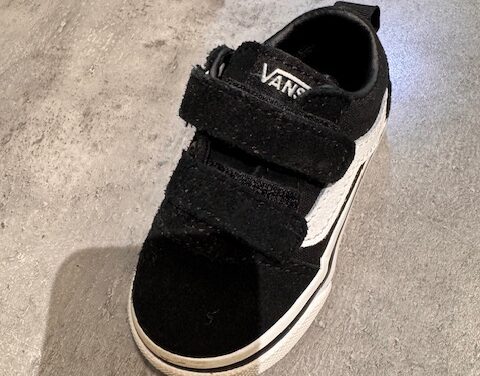 Schoentje is gevonden bij ons voor de winkel tijdens het Winterlichtspektakel