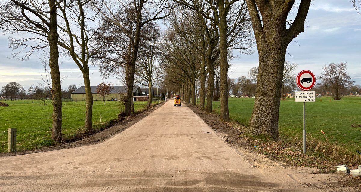 Nieuwe bestrating Middenwolderweg ligt er in