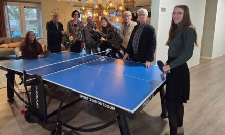 Bewoners enthousiast met toestellen na gift SWSS