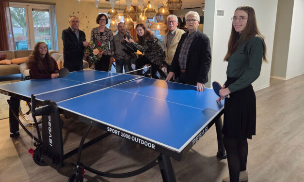 Bewoners enthousiast met toestellen na gift SWSS