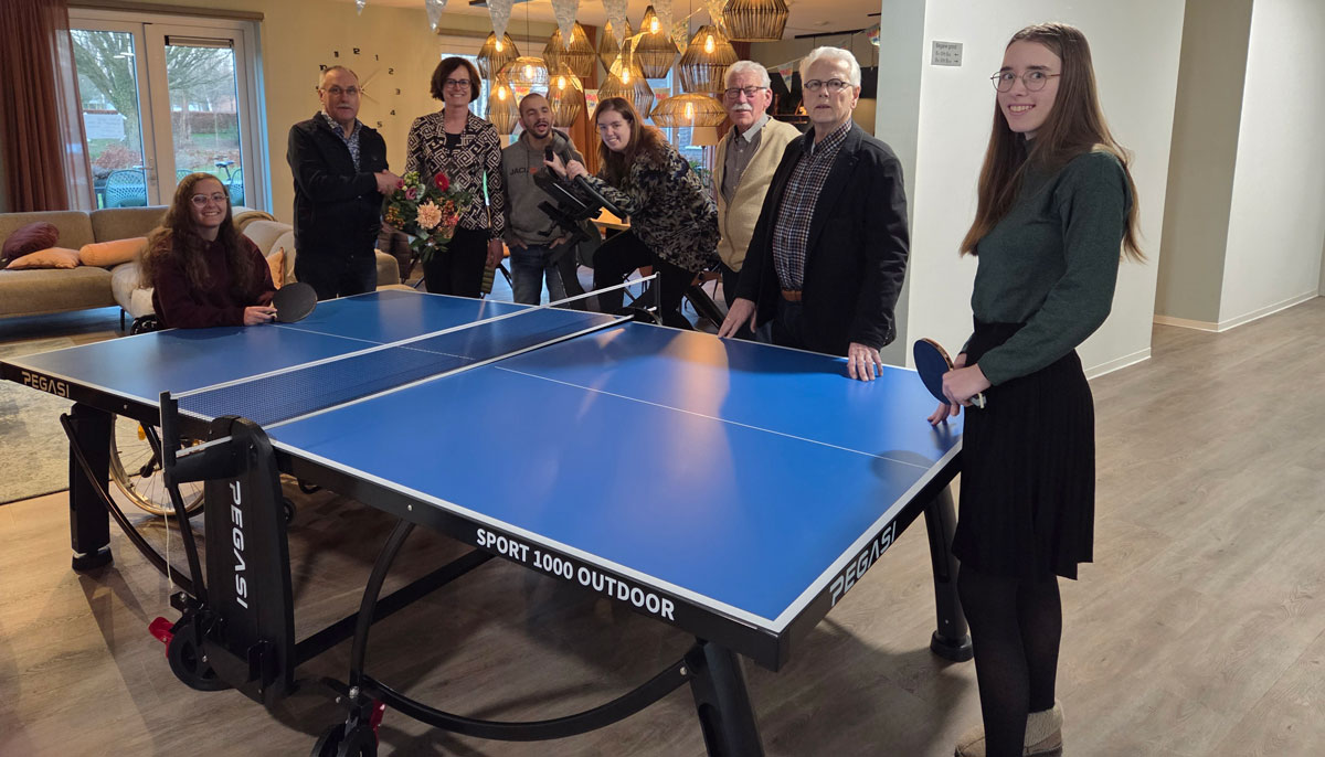 Bewoners enthousiast met toestellen na gift SWSS