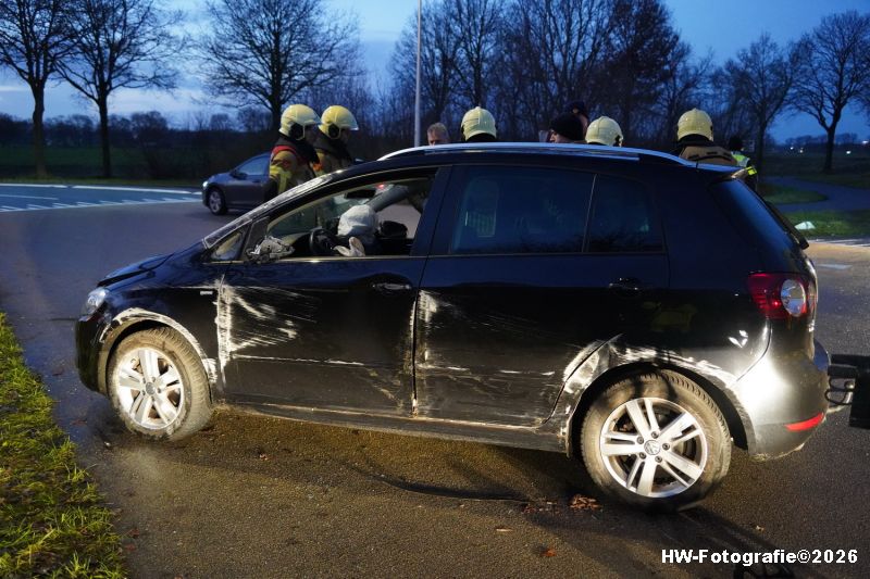 Auto over de kop bij eenzijdig ongeval in Staphorst