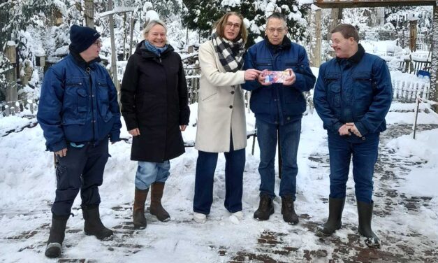 Gemeentepersoneel schenkt ondernemersbonnen voor Samenzóo