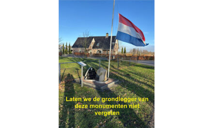Vlag halfstok bij monument aan de Leidijk/Dekkersweg