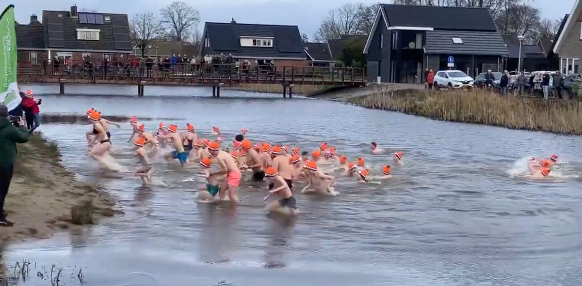 Rouveense “bikkels” trotseren ijskoud water