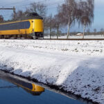 Trein door de sneeuw in Staphorst