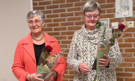 Huldiging twee jubilarissen Vrouwen van Nu Staphorst