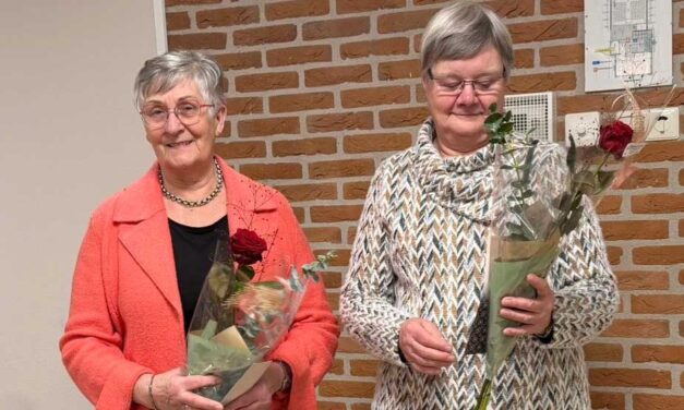 Huldiging twee jubilarissen Vrouwen van Nu Staphorst