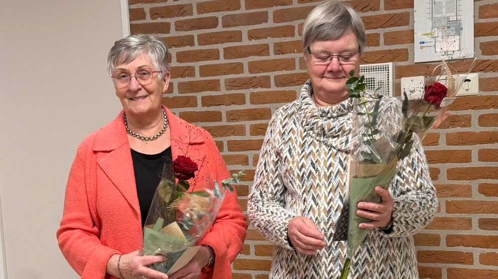 Huldiging twee jubilarissen Vrouwen van Nu Staphorst