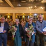 Christelijk Mannenkoor Staphorst huldigt trouwe leden en blikt vooruit