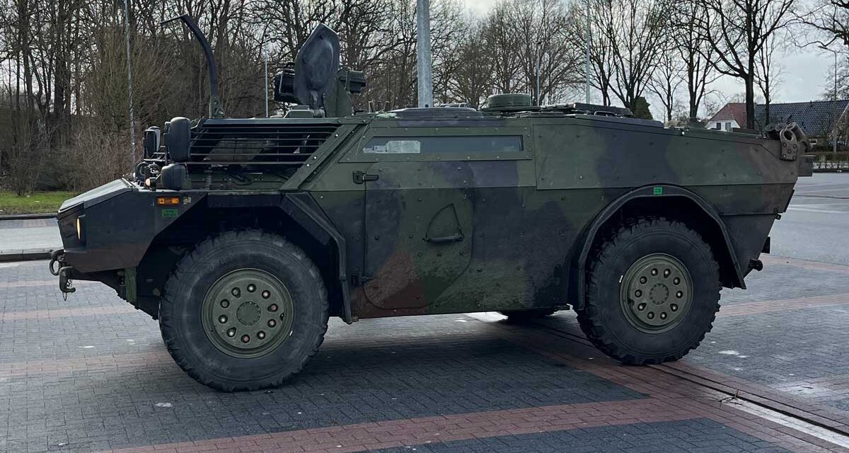 Met de Fennek een taart halen