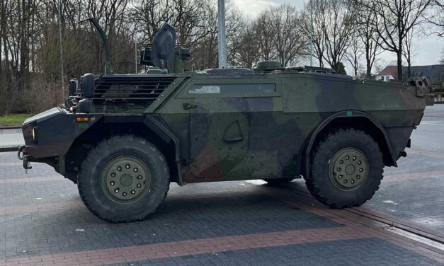 Met de Fennek een taart halen