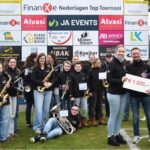 Muziekvereniging Prinses Margriet Rouveen/Staphorst neemt riante cheque in ontvangst